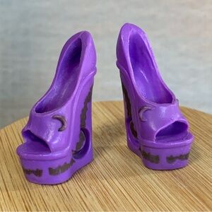 Monster High Cleo De Nile purple moon cutout boots